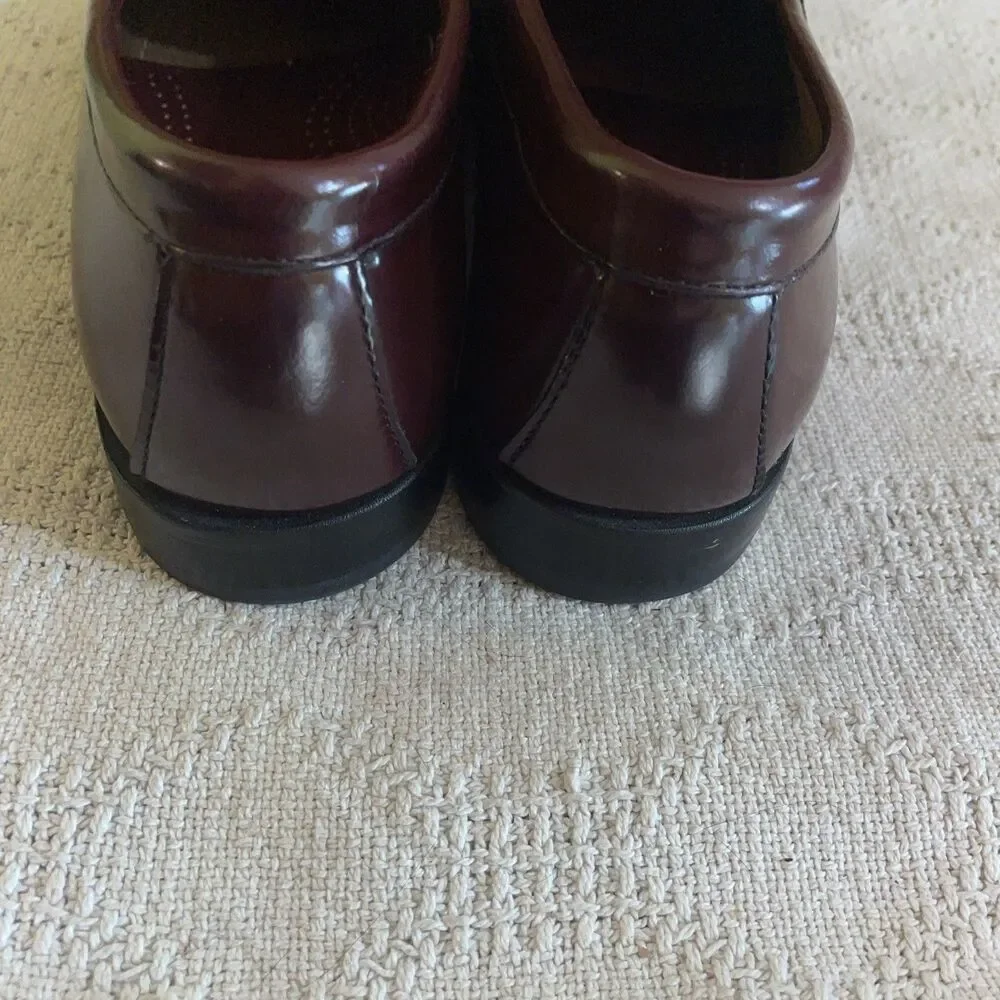 Weejuns G.H. Bass Men’s Dress Loafers Size 10 EE Burgundy Leather Business City